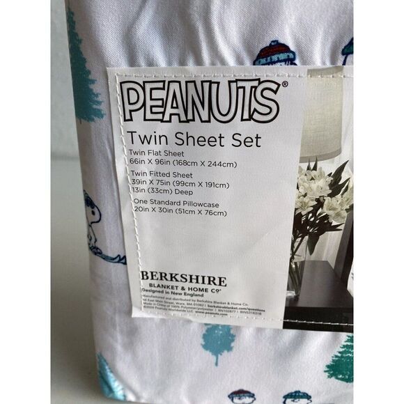 Peanuts Snoopy Charlie Brown Linus Skiing Holiday Christmas TWIN SIZE Sheet Set - Picture 5 of 15